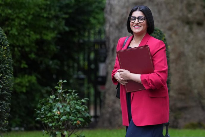 Archivo - 19 May 2026, United Kingdom, London: UK Home Secretary Shabana Mahmood arrives at 10 Downing Street in London for a weekly cabinet meeting. Photo: Maja Smiejkowska/PA Wire/dpa