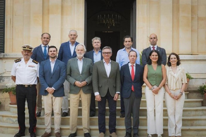 El vicepresidente segundo de la Junta y consejero de Turismo, Justicia, Desregulación y Administración Local, Manuel Gavira, durante una visita a la Real Escuela Andaluza del Arte Ecuestre.