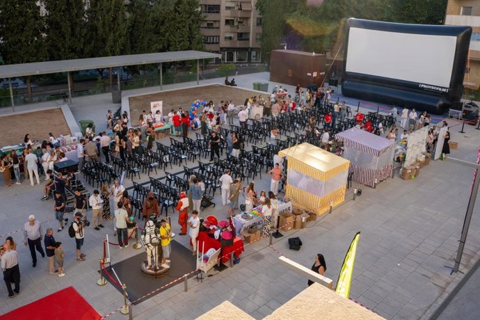 El Hospital Virgen de las Nieves celebra 'Una noche mágica' de cine de verano.