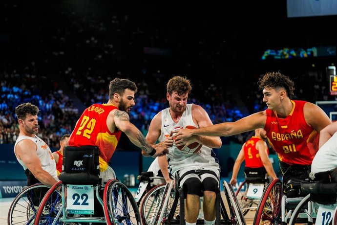 Archivo - Manu Lorenzo e Ignacio Ortega durante un partido de la selección española en los Juegos Paralímpicos de París de 2024