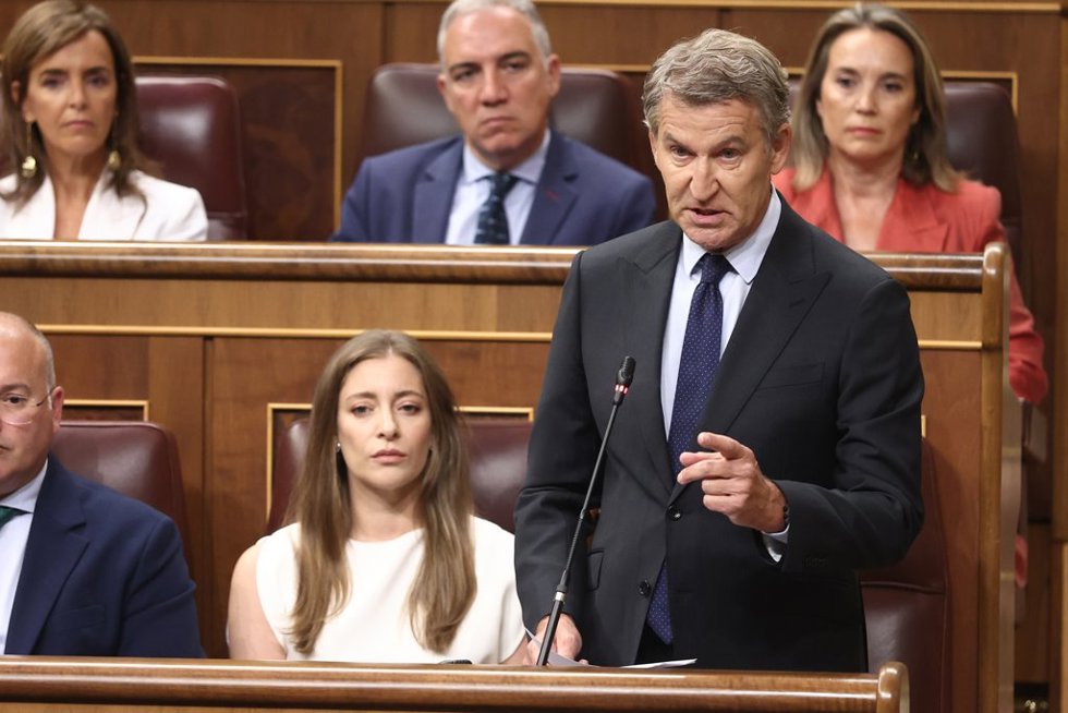El presidente del Partido Popular, Alberto Núñez Feijóo, interviene durante una sesión plenaria en el Congreso de los Diputados, a 9 de septiembre de 2026, en Madrid (España).
