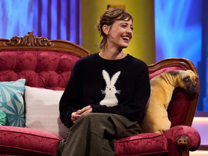 Michelle Jenner arrasa en 'La Revuelta' con los pantalones palazzo anchos que querrás llevar esta temporada