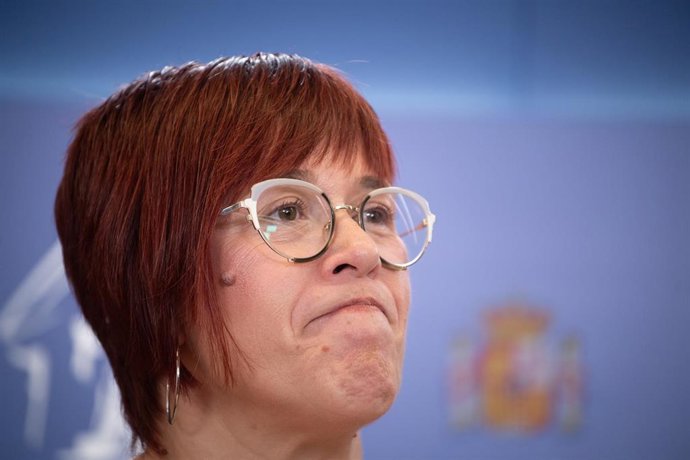 Archivo - La diputada de Compromís, Águeda Micó, durante una rueda de prensa en el Congreso