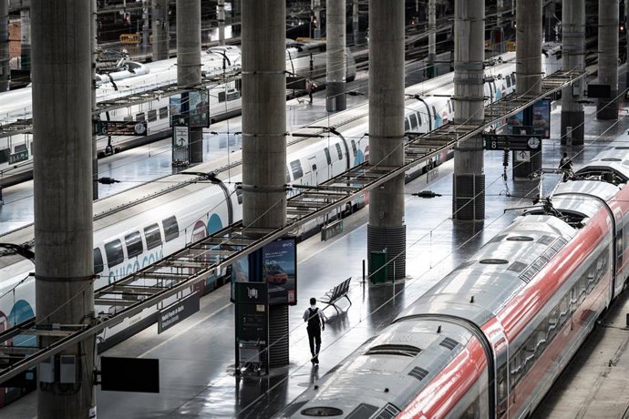 Trenes en las vías, en la Estación de Madrid - Puerta de Atocha - Almudena Grandes, a 9 de septiembre de 2026, en Madrid (España).  