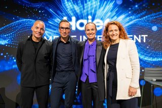 La extenista suiza Martina Hingis participó en un panel en el stad de la multinacional de electrodomésticos Haier en la feria Ifa en Berlín.