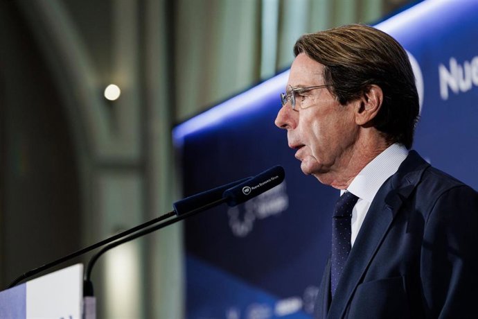 El expresidente del Gobierno José María Aznar durante la presentación de la encargada de negocios de Israel, Dana Erlich, en el Foro Nueva Economía
