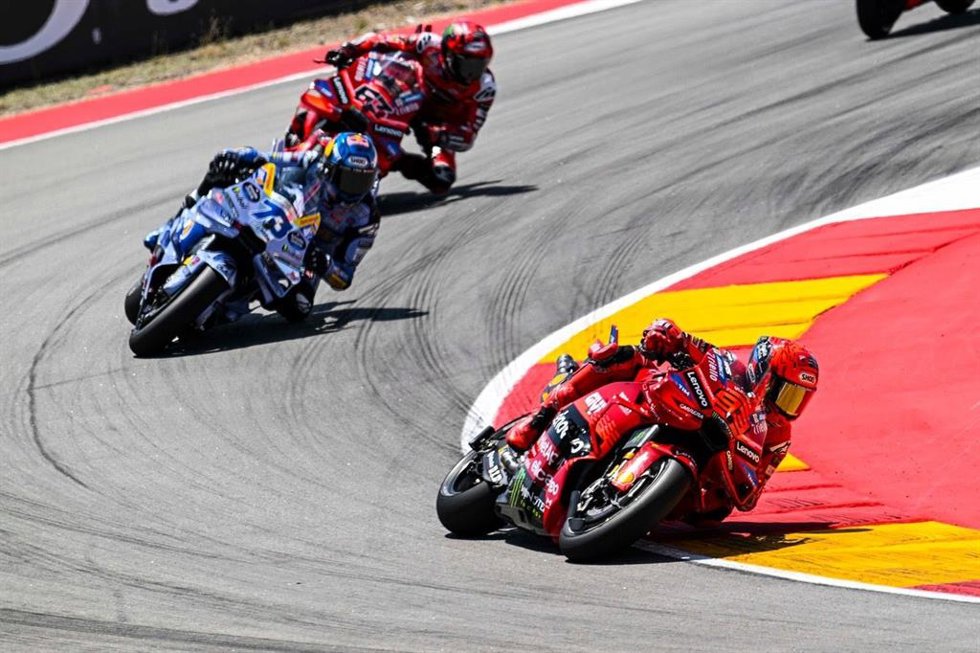 Imagen de Marc Márquez, Álex Márquez y Pecco Bagnaia en MotorLand Aragón.