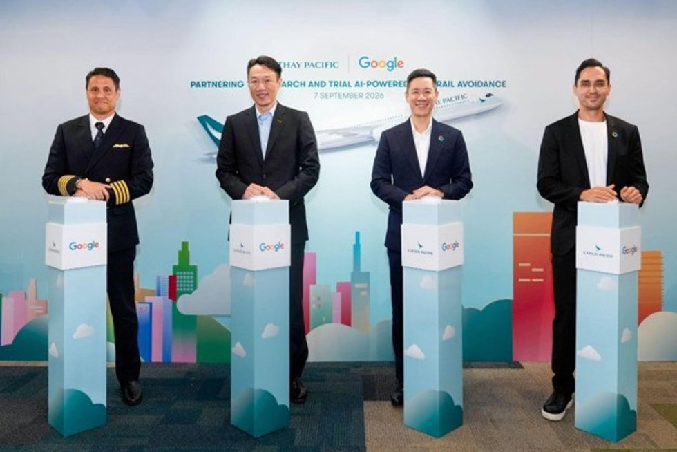 (De Izquierda A Derecha: El Capitán Tony Pringle, Director De Operaciones De Línea De Cathay Pacific; Lawrence Fong, Director Del Área De Digital E IT De Cathay Pacific; Michael Yue, Director General Y Ejecutivo De Google En Hong Kong Y Kemal Armada, Dire