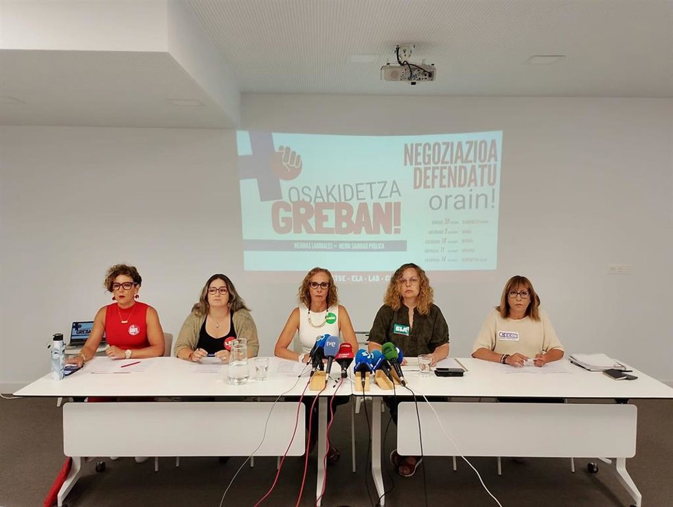 Satse, ELA, LAB, CCOO y UGT anuncian cinco jornadas de huelga en Osakidetza