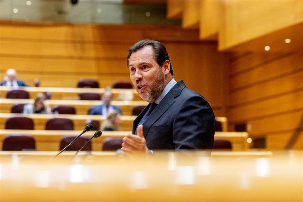 Archivo - El ministro de Transportes y Movilidad Sostenible, Óscar Puente, interviene durante una sesión de control al Gobierno, en el Senado, a 7 de abril de 2026, en Madrid (España). Cuerpo se estrena hoy como vicepresidente en la sesión de control al G