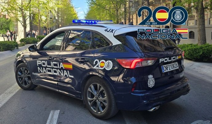 Dotación policial en el distrito Centro de Granada.
