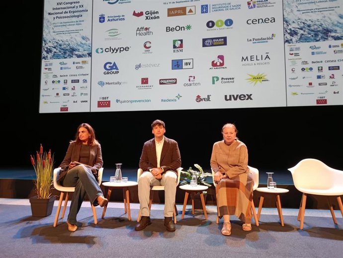 El consejero de Ciencia, Industria y Empleo del Principado de Asturias, Borja Sánchez, en el acto de inauguración del XVI Congreso Internacional XX Nacional de Ergonomía y Psicosociología, en Gijón.