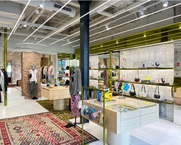 Imagen del interior de una tienda de Bimba y Lola.