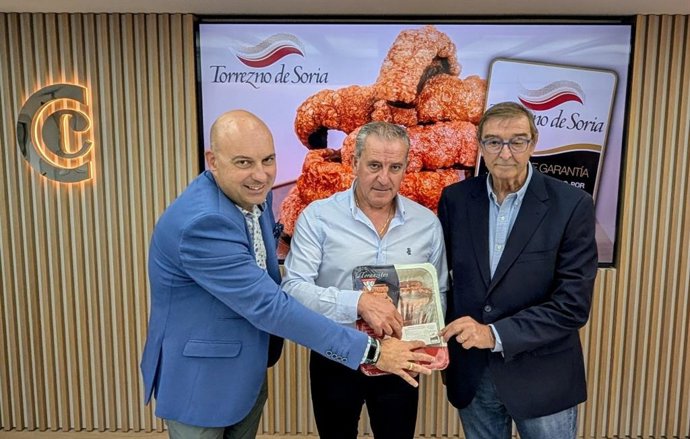Juan José Delgado Soto, José Ignacio Jiménez Ramos Y Samuel Moreno En La Presentación De Los 30 Millones De Etiquetas De La Marca Torrezno De Soria.