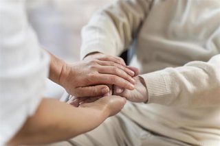 El Clínico San Cecilio de Granada ha recordado este 10 de septiembre la importancia de la detección precoz, la intervención especializada y el acompañamiento de las personas que atraviesan una situación de riesgo suicida.