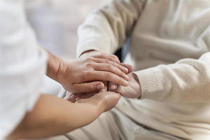 El Clínico San Cecilio de Granada ha recordado este 10 de septiembre la importancia de la detección precoz, la intervención especializada y el acompañamiento de las personas que atraviesan una situación de riesgo suicida.