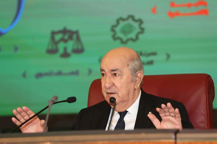 Archivo - El presidente de Argelia, Abdelmayid Tebune, durante una reunión en Argel en diciembre de 2024 (archivo)