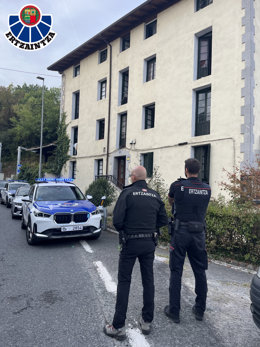 Ertzainak Beasaingo eraikinean