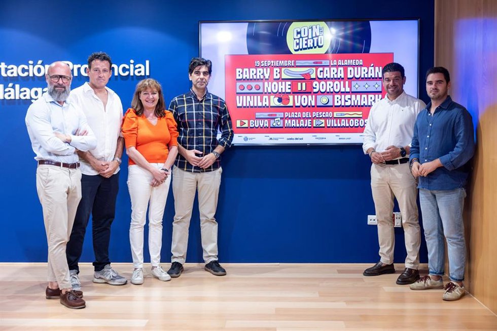 El vicepresidente de Territorio Sostenible de la Diputación, Cristóbal Ortega, junto a la consejera delegada de Turismo Costa del Sol, Esperanza González; el alcalde de Coín, Francisco Santos; y Leo Mérida, director de Brisa Music Management.