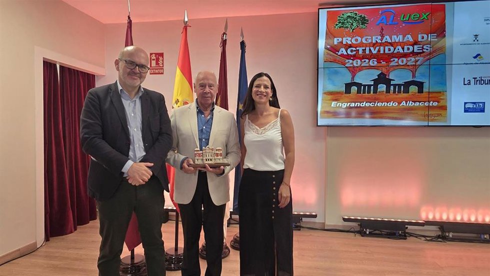 El diputado de Sanidad, Francisco García, junto a las diputadas, Raquel Ruiz y Ana Albaladejo.