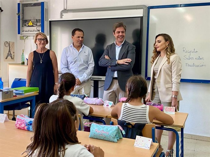 Representantes institucionales en el inicio de las clases lectivas de segundo ciclo de Infantil, Primaria y Educación Especial en la provincia de Córdoba.