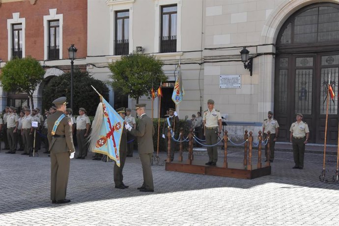 El teniente coronel Pérez Ferrándiz toma el mando del Grupo de Alumnos de la Academia de Caballería de Valladolid.