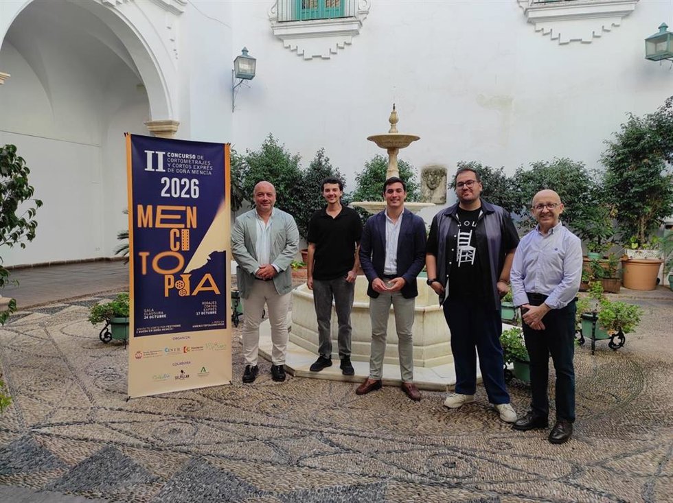 Autoridades en la presentación de la II edición de Mencitopía, Concurso de Cortometrajes de Doña Mencía.