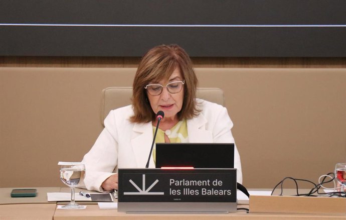 Archivo - La gerente de Son Espases, Cristina Granados, comparece en la Comisión de Salud del Parlament.