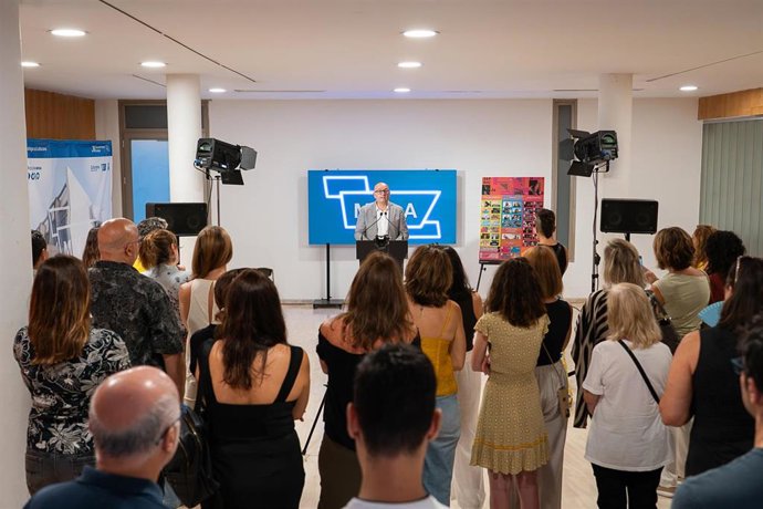 El vicepresidente de la Diputación y diputado de Cultura, Manuel López Mestanza, compareciendo ante los medios.
