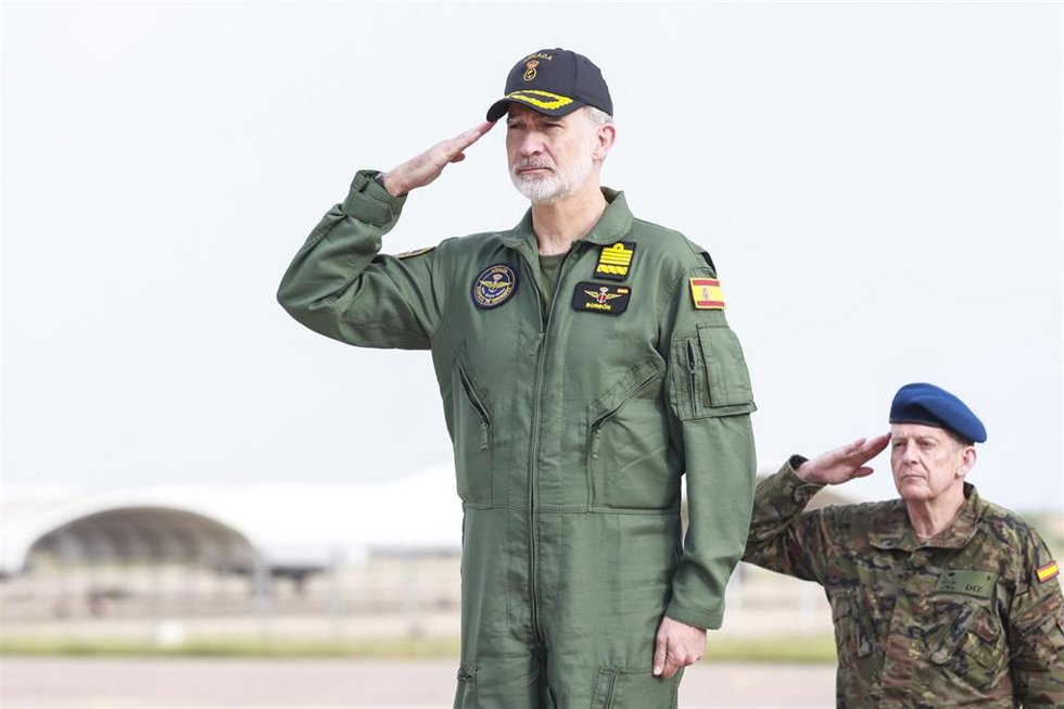 Archivo - El Rey Felipe VI durante a visita a la Flotilla de Aeronaves, el Centro de Supervivencia y el Centro de Adiestramiento de Seguridad Interior de la Armada en la base naval de Puerto El Salado. A 28 de abril de 2026 en Rota, Cádiz (Andalucía, Espa
