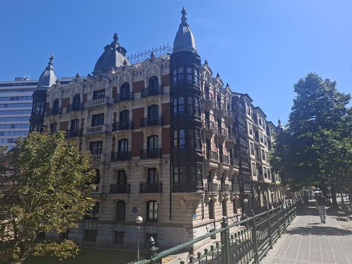 Edificio ubicado en el Ensanche de Bilbao.