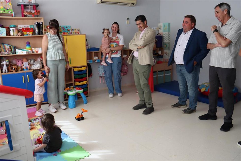 El vicepresidente segundo, José Manuel Caballero, en la Escuela Infantil de Carrizosa.