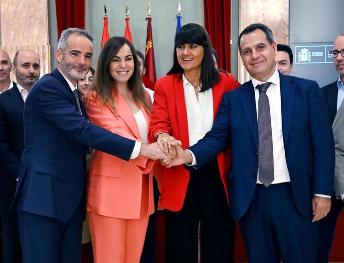 El rector de la UMU, Samuel Baixauli; la alcaldesa de Murcia, Rebeca Pérez; la secretaria de Estado de Digitalización e Inteligencia Artificial, María González Veracruz, y el presidente de Quantix Edge Security, José Trigueros
