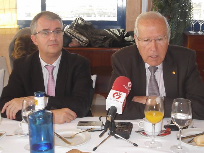 Archivo - Arxiu - Imatge de Juan José Monzonís junt amb l'exdirector de PortCastelló Roberto Arzo
