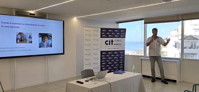 Imagen de la sesión, titulada 'Cuando el empresario se olvida de gestionar su estrés: el corte imprevisto', organizada por CIT Marbella y el Hospital Quirónsalud Marbella (Málaga).