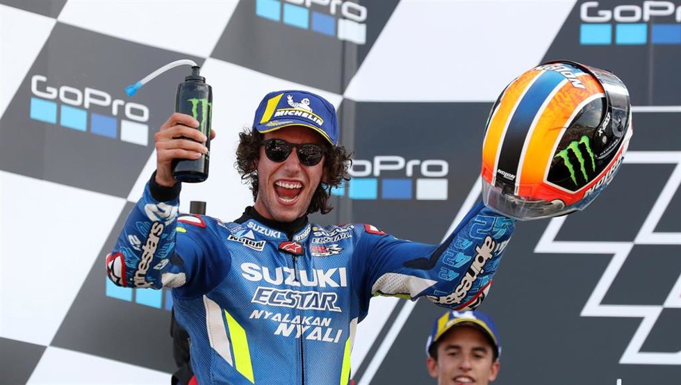 Archivo - El piloto español Alex Rins celebrando su victoria del GP Reino Unidos en su etapa en Suzuki.