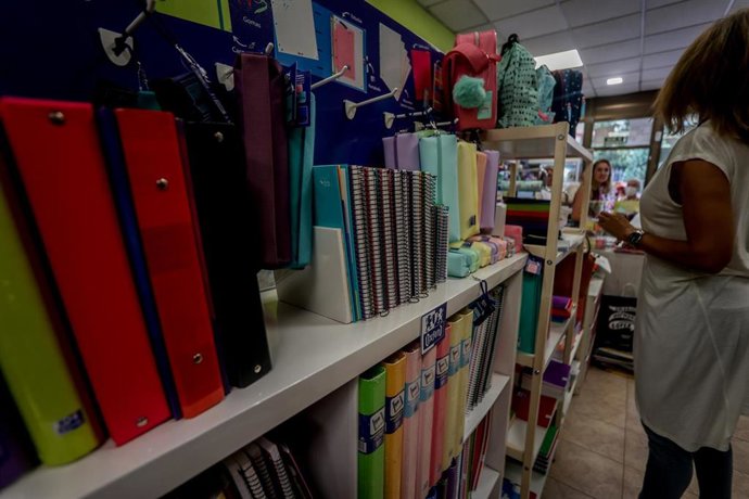 Archivo - Cuadernos, archivadores y demás material escola