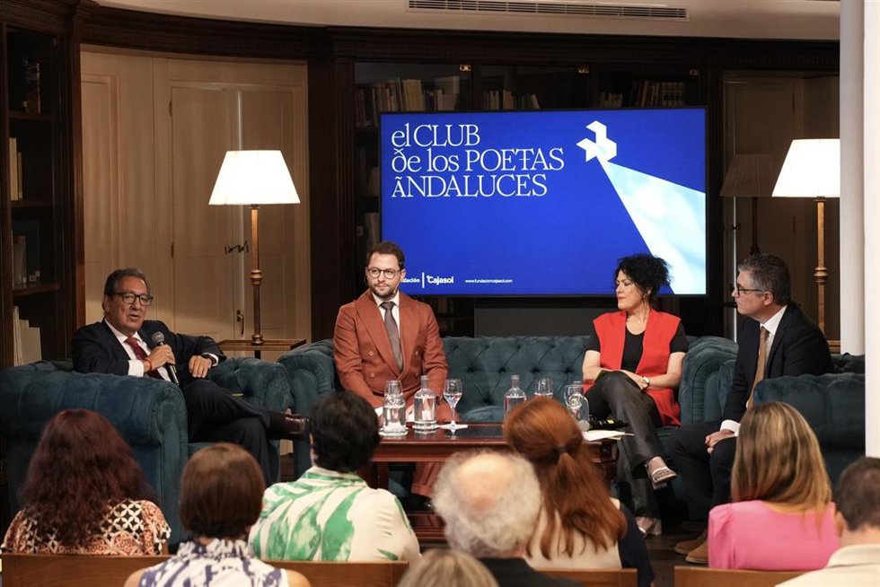 Acto de presentación del ciclo otoñal 'El Club de los Poetas Andaluces', en la Sala Bécquer de la Fundación Cajasol