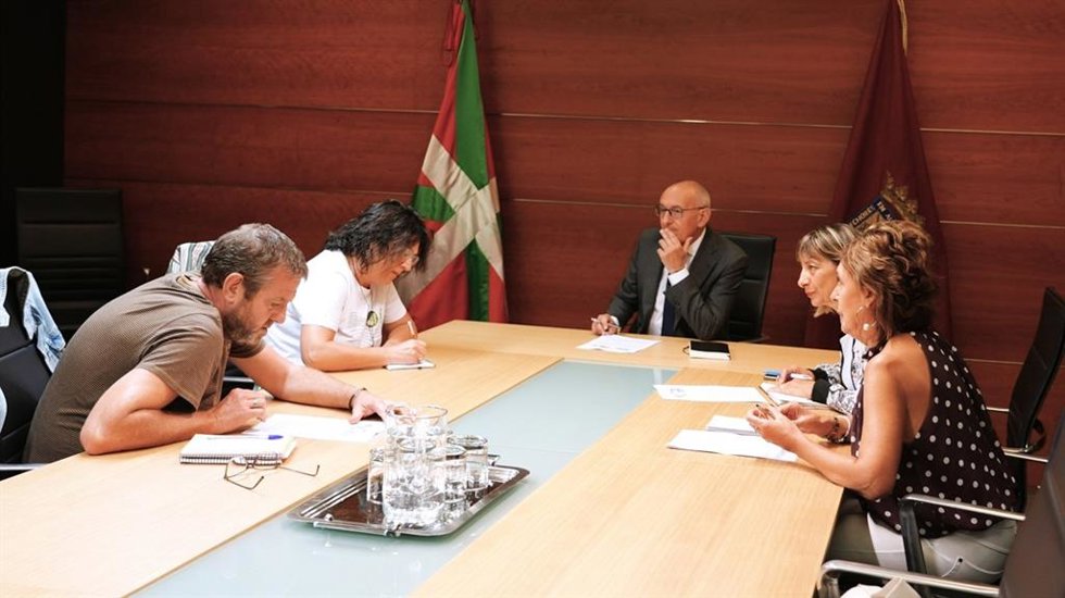González se ha reunido con una representación de la Mesa por la Integración