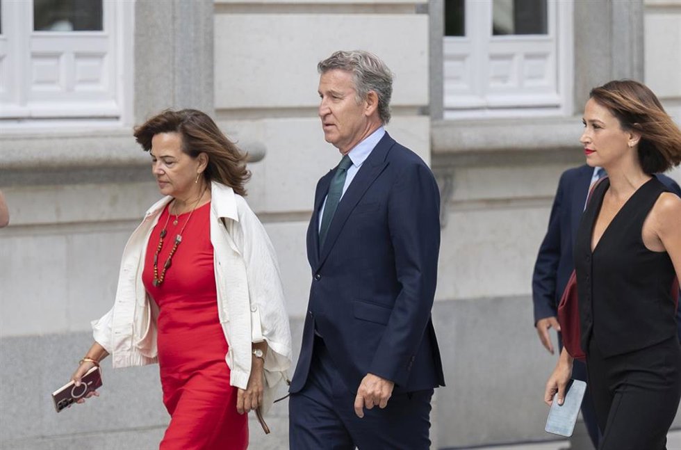 El presidente del PP, Alberto Núñez Feijóo (c), a su llegada al acto solemne de apertura del año judicial 2026-2027, en el Palacio de Justicia, a 10 de septiembre de 2026, en Madrid (España). Durante la ceremonia se presentan las memorias anuales del Pode