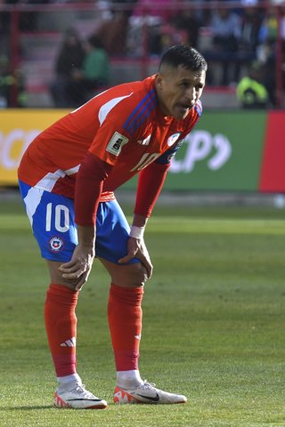 Futbol, Bolivia vs Chile Clasificatorias al Mundial 2026. El jugador de la seleccion chilena Alexis Sanchez es fotografiado durante el partido clasificatorio al Mundial 2026 valido por la Fecha 16 entre Bolivia y Chile disputado en el estadio Municipal