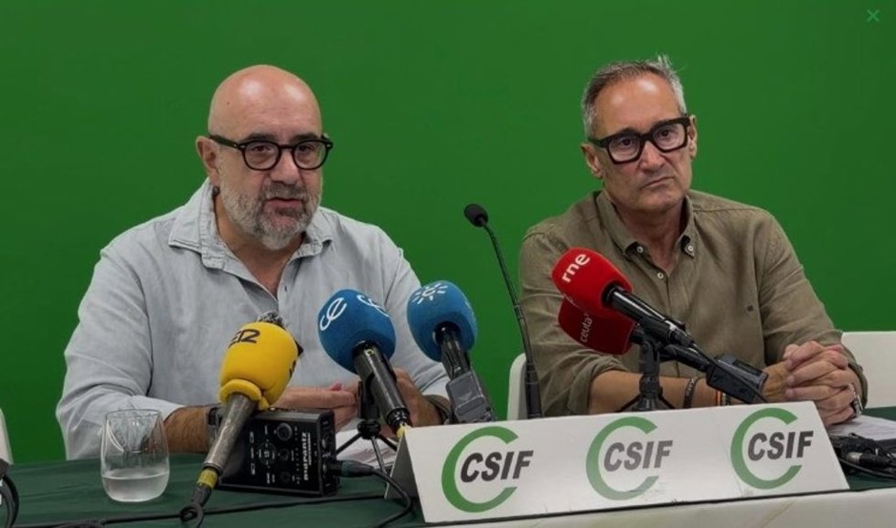 Miguel Borra (izq.) , presidente de CSIF en rueda de prensa en Ceuta el 10 de septiembre de 2026