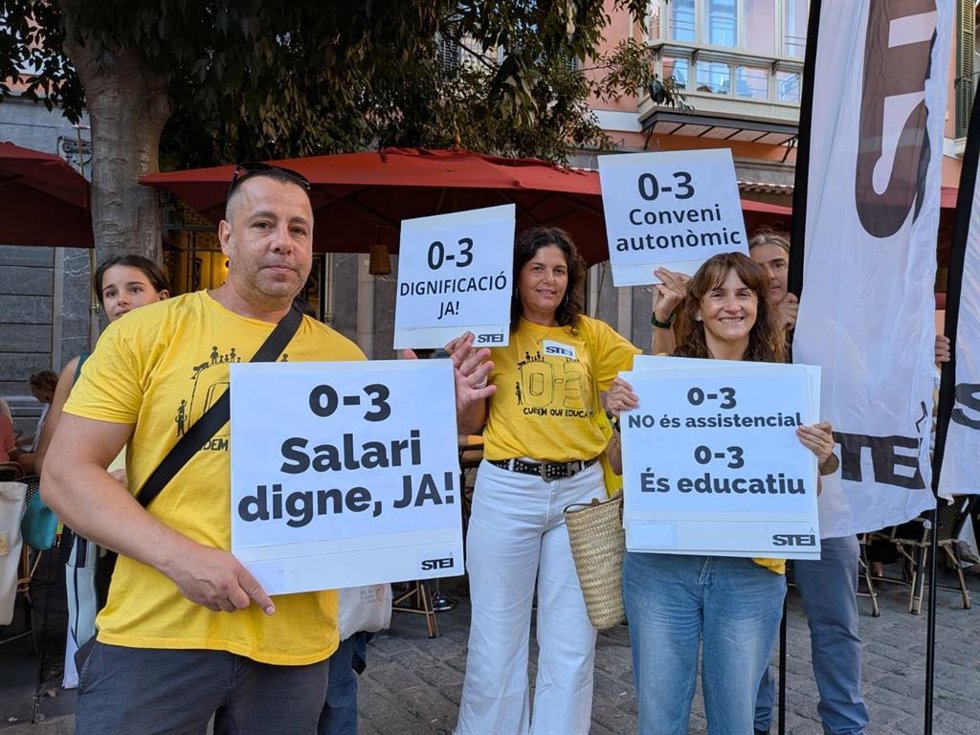 Protesta de la las educadoras de las 'escoletes' en Palma.