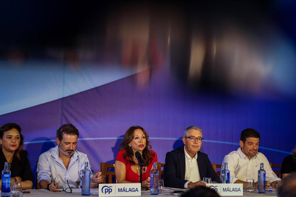 La presidenta del PP de Málaga, Patricia Navarro, en la junta directiva provincial de la formación.