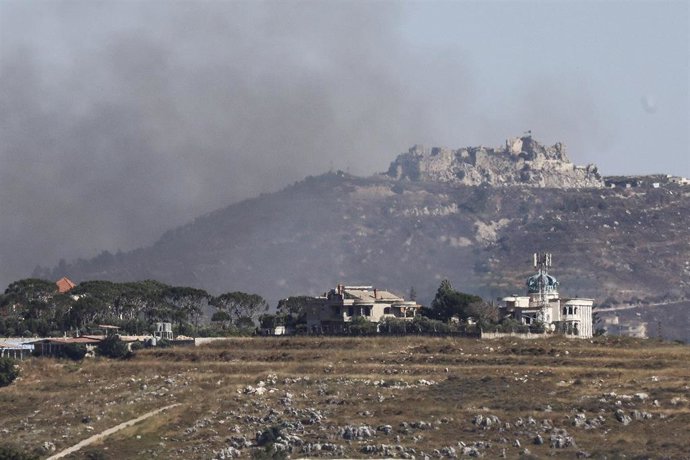 Archivo - Ataques aéreos israelíes a las afueras de Kfartebnit y la zona de Ali Taher, en el sur de Líbano
