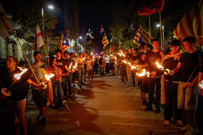 Manifestación este jueves en la vigilia de la Diada del 11 de septiembre en el centro de Barcelona en la tradicional marcha de antorchas para reclamar la independencia de Catalunya