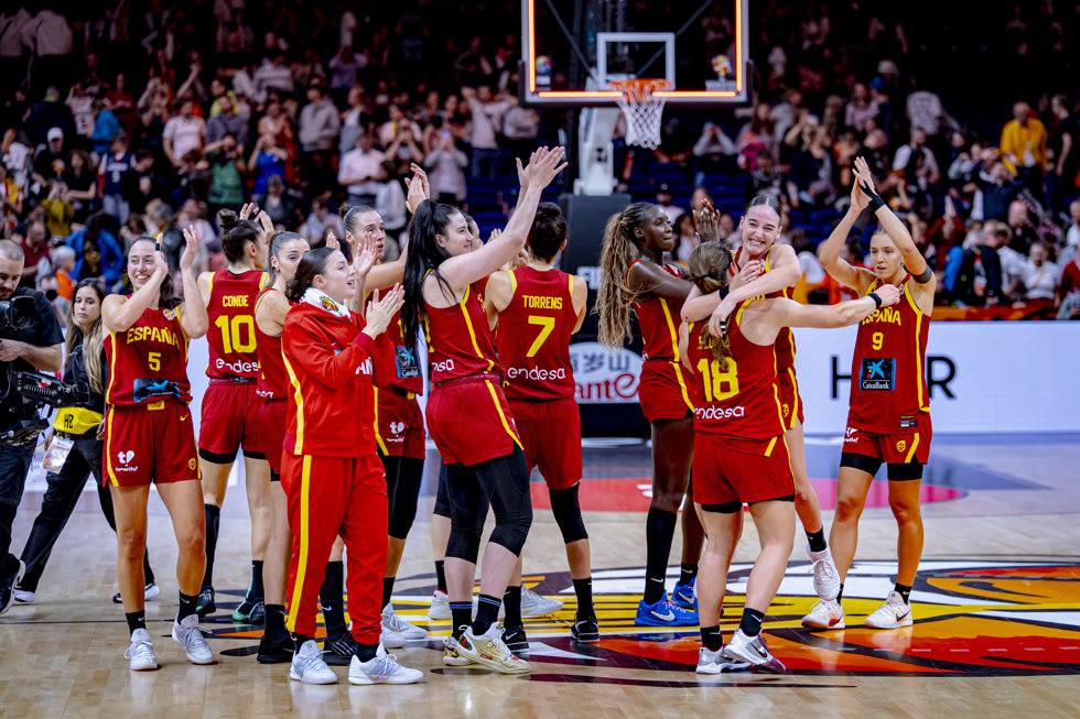 Las jugadoras españolas celebran su pase a las semifinales del Mundial 2026