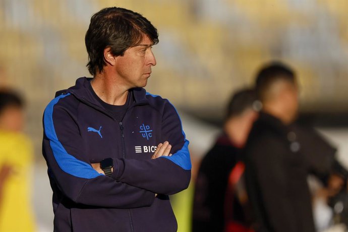 Futbol, Everton vs Universidad Catolica. Fecha 22, Liga de Primera 2026. El entrenador de Universidad Catolica Daniel Garnero es fotografiado durante el partido de la Liga de Primera contra Everton disputado en el estadio Sausalito de Vina del Mar,