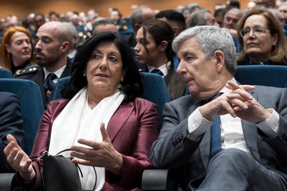 Archivo - El presidente de la Audiencia Nacional, Juan Manuel Fernández Martínez (d), junto a la directora del Centro Nacional de Inteligencia (CNI), Esperanza Casteleiro (I), durante la toma de posesión del nuevo DAO de la Policía Nacional.