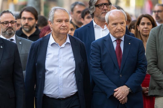 El ministre Jordi Hereu i l'expresident José Montilla en l'ofrena
